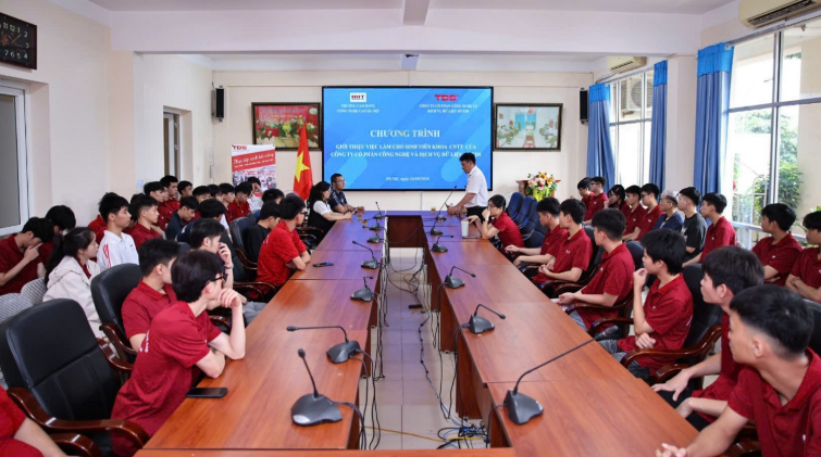 Sinh viên CNTT HHT đón cơ hội việc làm ngay từ giảng đường